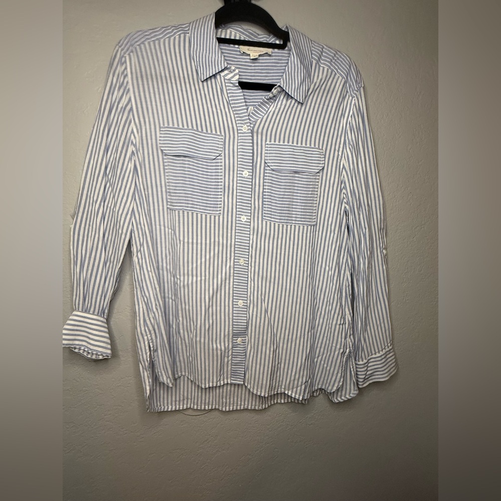 Vince Camuto Blue and White Casual Button Down Shirt